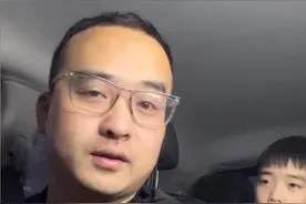 爸爸教儿子去别人家做客，注意“四要四不要”的规矩，获网友好评图片