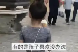 幼儿园女童穿“包臀裙”太性感引争议，孩子妈怒怼网友多管闲事图片