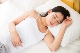 女人胸部一大一小正常吗？原因是啥？3种方式或可帮你改善图片