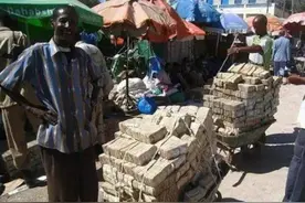 世界上最不值钱的五大货币，一千亿津巴布韦元可以买三个鸡蛋图片