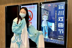 普陀这里的白领穿上戏服，摇身一变化身“戏中人”图片