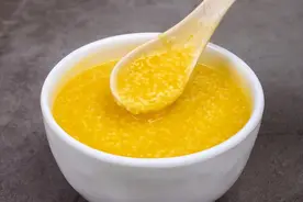 熬小米粥，别再直接加水下锅，忽略了关键2步，难怪不浓稠没米油图片