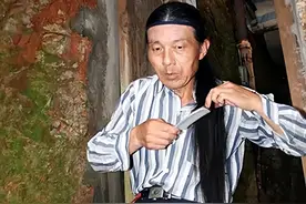 江西男子失恋藏身大山23年，凿出“三室一厅”，如今70岁仍然单身图片