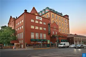 青岛有座中国首家啤酒博物馆，解读工业旅游玄机，玩着玩着就醉了图片