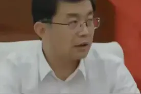 三河市处理结果惹争议，至今没有解释：三河广告牌为何禁用红蓝黑图片