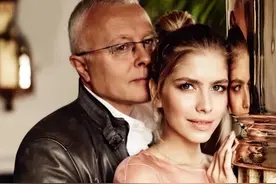 俄罗斯顶级名模：16岁入狱，19岁嫁给大28岁恩人，生4胎身材不变图片