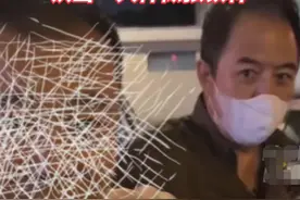 张铁林座驾与人发生剐蹭，态度嚣张拒不承认，拍对方车牌号疑威胁图片