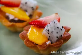 【医学小常识】尿色红，他是尿血了吗？图片