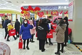 太原服装城又现“扫货”潮图片