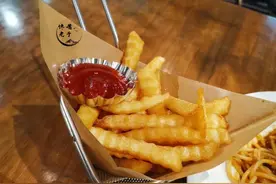 炸薯条时，出锅一会就“软趴趴”？教你多加一步，薯条金黄又酥脆图片