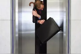 闹大了！济南霸梯打人后续：没前科算什么黑社会？警方回应起争议图片