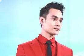 王凯父亲癌症去世，他也被查出肺部有阴影，为了保命只能减少工作图片