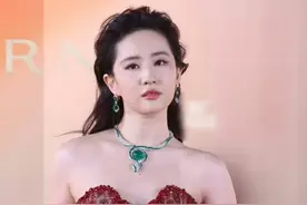 刘亦菲被金鹰奖除名，难怪这些明星都要改回中国国籍图片