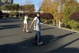 滑板的魅力：运动中的自我挑战图片