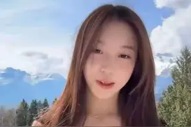 小四月长变样了，脸长眼小一点不像妈妈，15岁化浓妆打扮很土图片