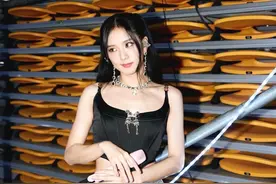 BLACKPINK智秀，晒出首尔世巡美照，尽显性感又不失古典美图片