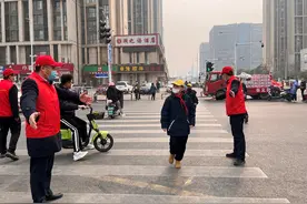 道路交通同步“开学模式”，郑州公交为师生们撑起安全“保护伞”图片