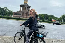 情调!谷爱凌雨中骑行打卡柏林地标,高档餐厅吃牛扒+肉丸大快朵颐图片