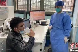 浙江已制定新冠分级诊疗方案！两地明确这类行为最高罚500万！​如何打造“居家小药箱”？这些情况及时就医→图片