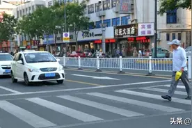 江苏盐城：右转弯正确打开方式是这样的！图片