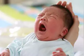 1~12个月宝宝标准发育跟踪指南！孩子发育情况，不妨对照看看图片