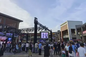 年入900亿！土味大卖场，靠“破烂”拿捏年轻人图片