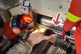 浙江宁波 男子操作不当致右手臂被卷进压纸机，消防赶赴救援图片