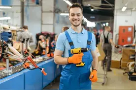 欧美国家工厂严格实行8小时工作制，从不加班，中国为何不行！图片