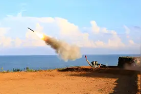 练兵丨靶机轰鸣，炮声震天图片