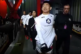 慎入！宋亚东眉角三度被撕裂，医疗裁判直接介入图片