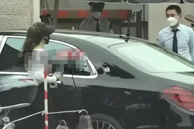 34岁释小龙携娇妻看别墅，驾驶价值百万豪车，两人疑隐婚孕有一女图片