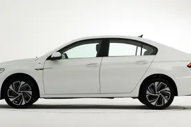 1.2T全新宝来比1.5L朗逸适应多场景，焕新的设计风格期待你的试驾图片