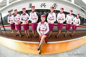 甜！乘务员小姐姐换装照来了！图片