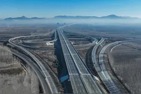 京秦高速全线贯通，秦沈高速还远嘛？图片