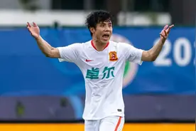 李铁三大劣迹：强分球员一半工资，强签归化球员，不给武汉队活路图片