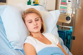 甲状腺上长肿瘤用不着担心，不会危及生命？医生提醒：年龄是关键图片