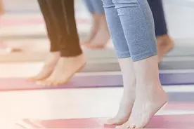 青岛大姨，每晚坚持“踮脚”，一年后，会给身体带来哪些好处？图片