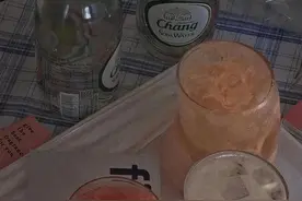 和朋友出去聚会的文案\\我们成队，快乐加倍图片