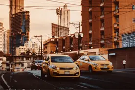 晚点独家丨今日头条也盯上了小红书，“发现”频道日活超千万图片