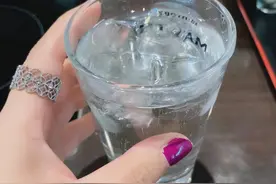 为什么日本拉面店，一定要配冰水？日本网友：因为这样才有礼貌图片