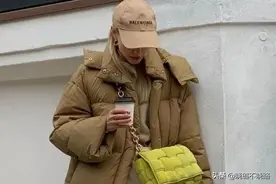 穿羽绒服，到底配“小脚裤”还是“阔腿裤”？素人街拍告诉你答案图片