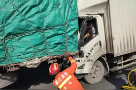 自己被困又担全责！义乌一货车司机开车走神酿车祸，安全行车请牢记这些好习惯！图片