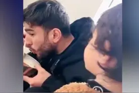 四川混血女儿问爸爸是老外吗？筷子吃面的爸爸回答亮了，你说呢？图片