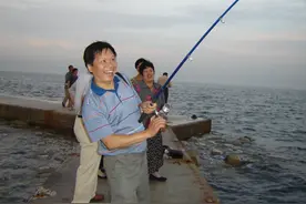 两次去北戴河，钓到一条海鱼——钓鱼的故事图片