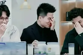 与辉同行开播仅2天就被放假，安安自爆内情，网友听完都不淡定了图片