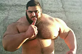 伊朗"绿巨人"号称全球最壮，真实尺寸曝光网友惊呆：P得太假了图片