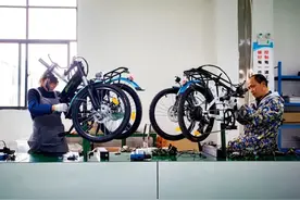 被“小电驴”赶出国门，却占领欧美街道图片