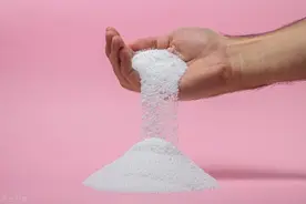 难怪洗衣服总洗不干净，原来是洗衣粉的用法没做对，看完长知识了图片