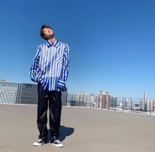 13岁带领舞团登天天向上，后赴韩国顶流男团出道，劝粉丝有序追星