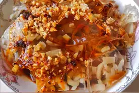 过年做猪皮冻，原来这么简单！1斤猪皮3斤水，鲜香无腥味，真解馋图片